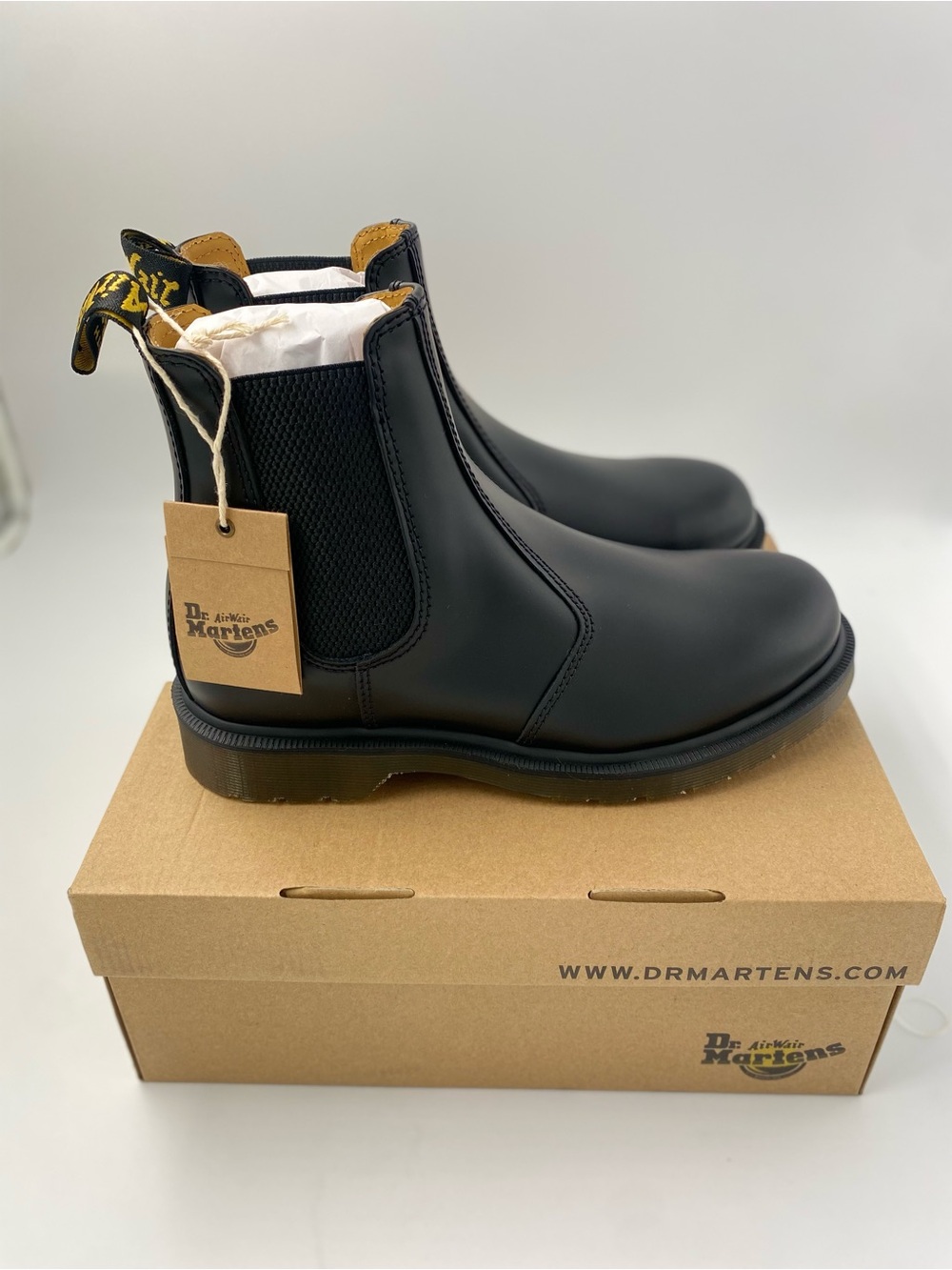 Dr. Martens 2976 Black Leather Pull On Chelsea Boots Men’s 8 Women’s 9 NWT & Box